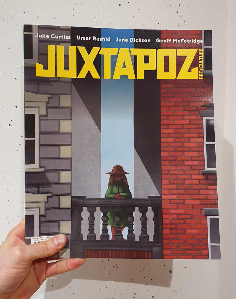 JUXTAPOZ Cover vor weißer Wand