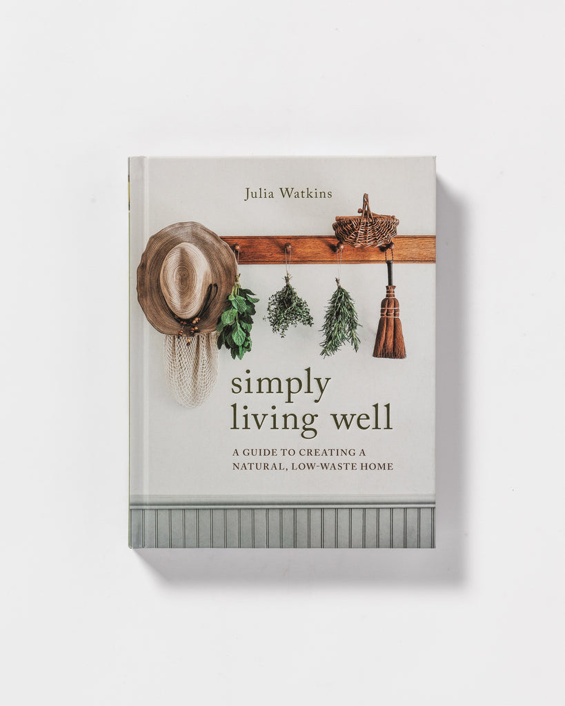 Simply Living Well Buch Cover vor weißem Hintergrund.
