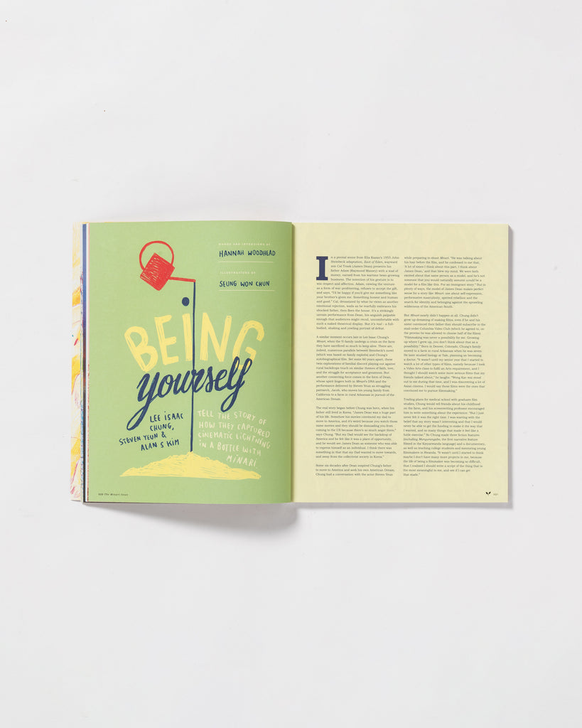Little White Lies Magazin aufgeschlagen vor weißem Hintergrund.