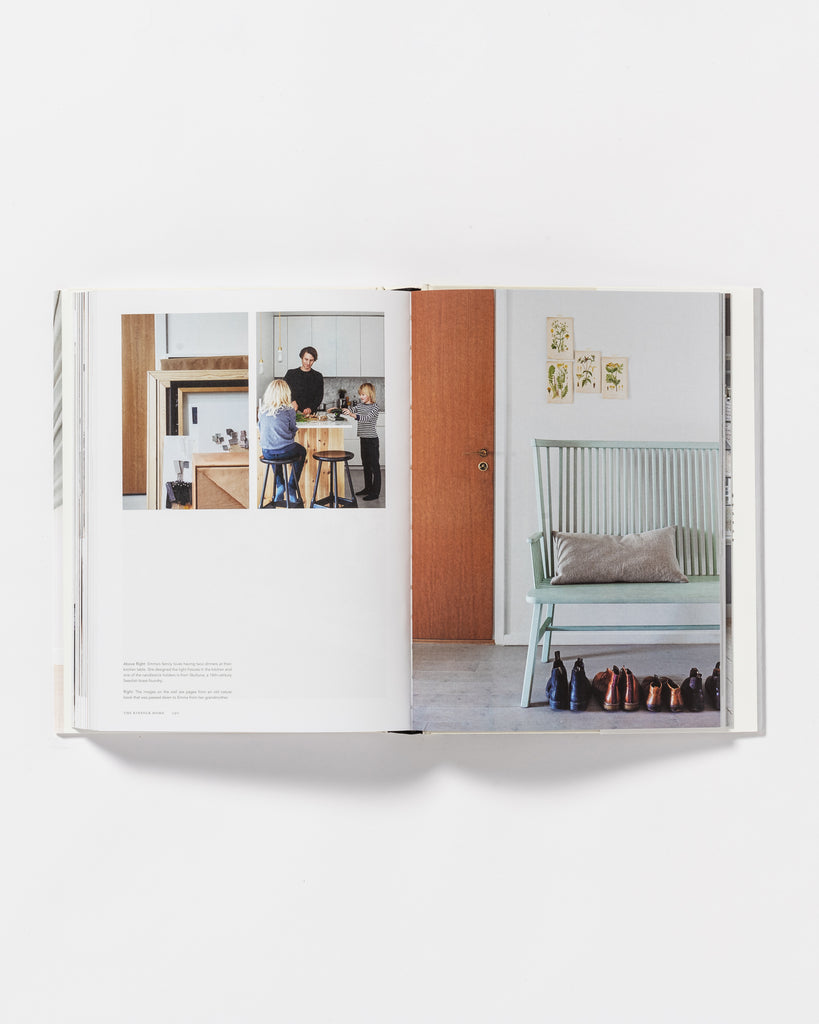 Kinfolk Buch aufgeschlagen vor weißem Hintergrund.